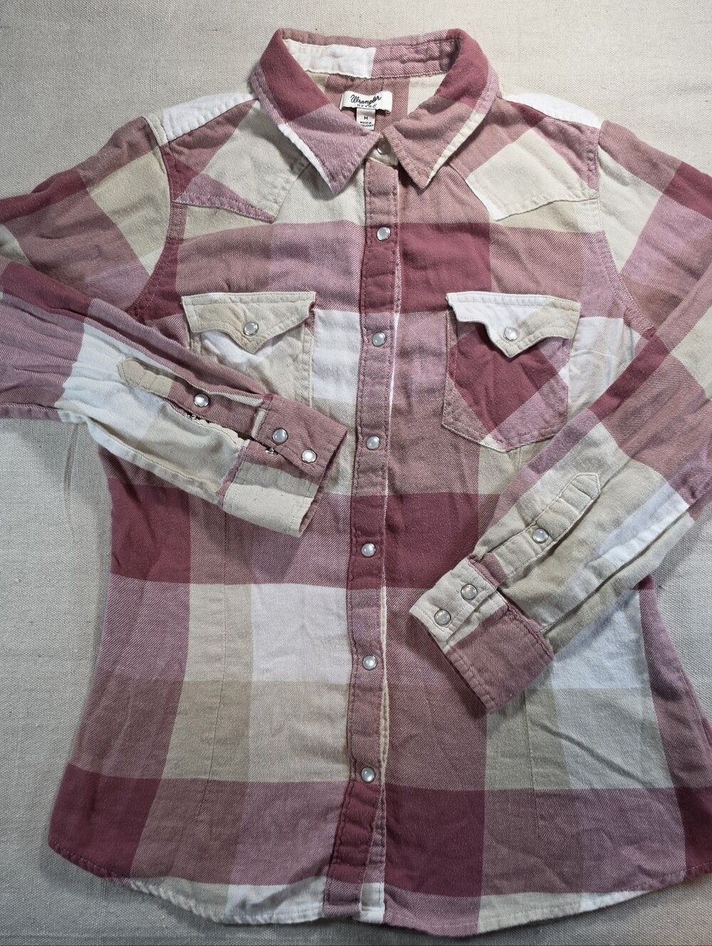 Women's Wrangler Retro Rose and Cream Plaid Snap-Front Button-Down Shirt M